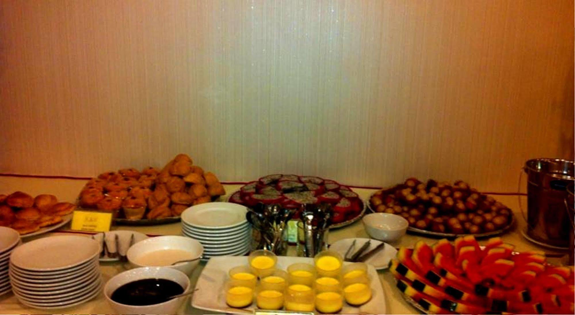 Kay Hotel Da Nang - Near Dragon Bridge Екстериор снимка